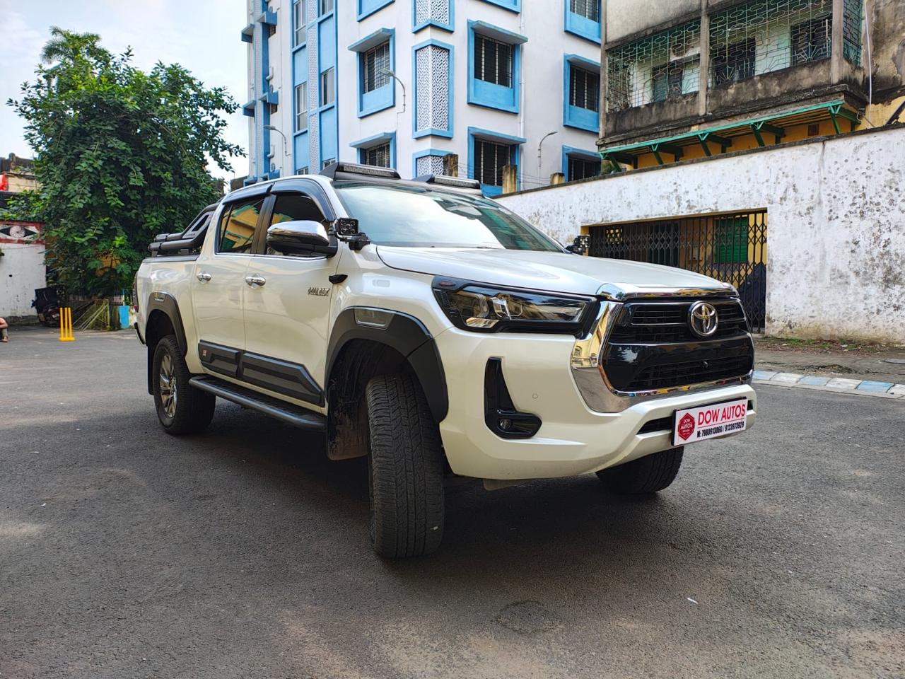 Toyota Hilux ( HIGH AT M1G)